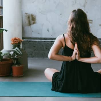 未経験からヨガインストラクターを目指す! 具体的な方法